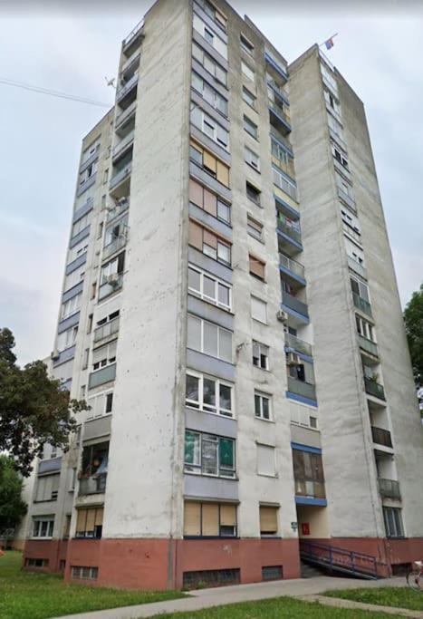 Studio Apartman Luna Карловац Экстерьер фото