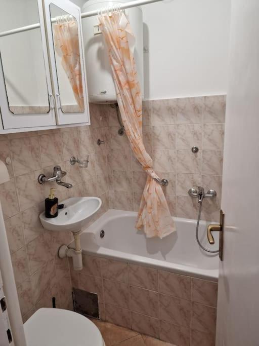 Studio Apartman Luna Карловац Экстерьер фото
